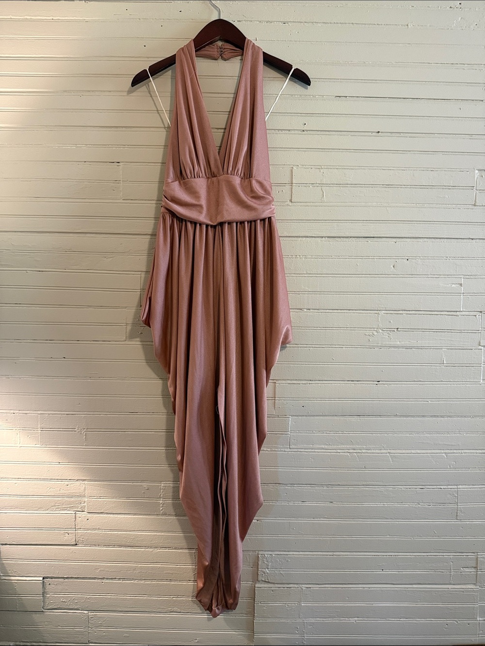 1970s VINTAGE Women's Mauve Halter Grecian style dress.
